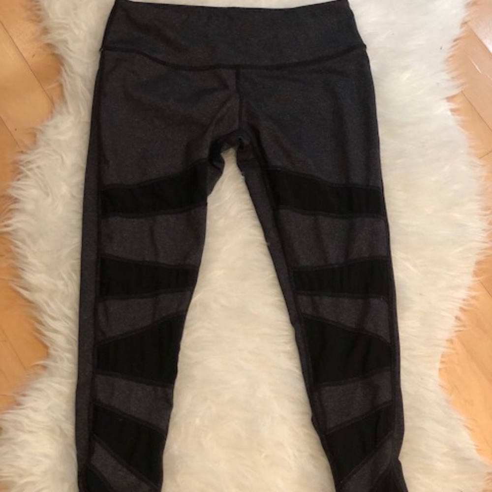 Lululemon 7/8 leggings with ventilation -size 4